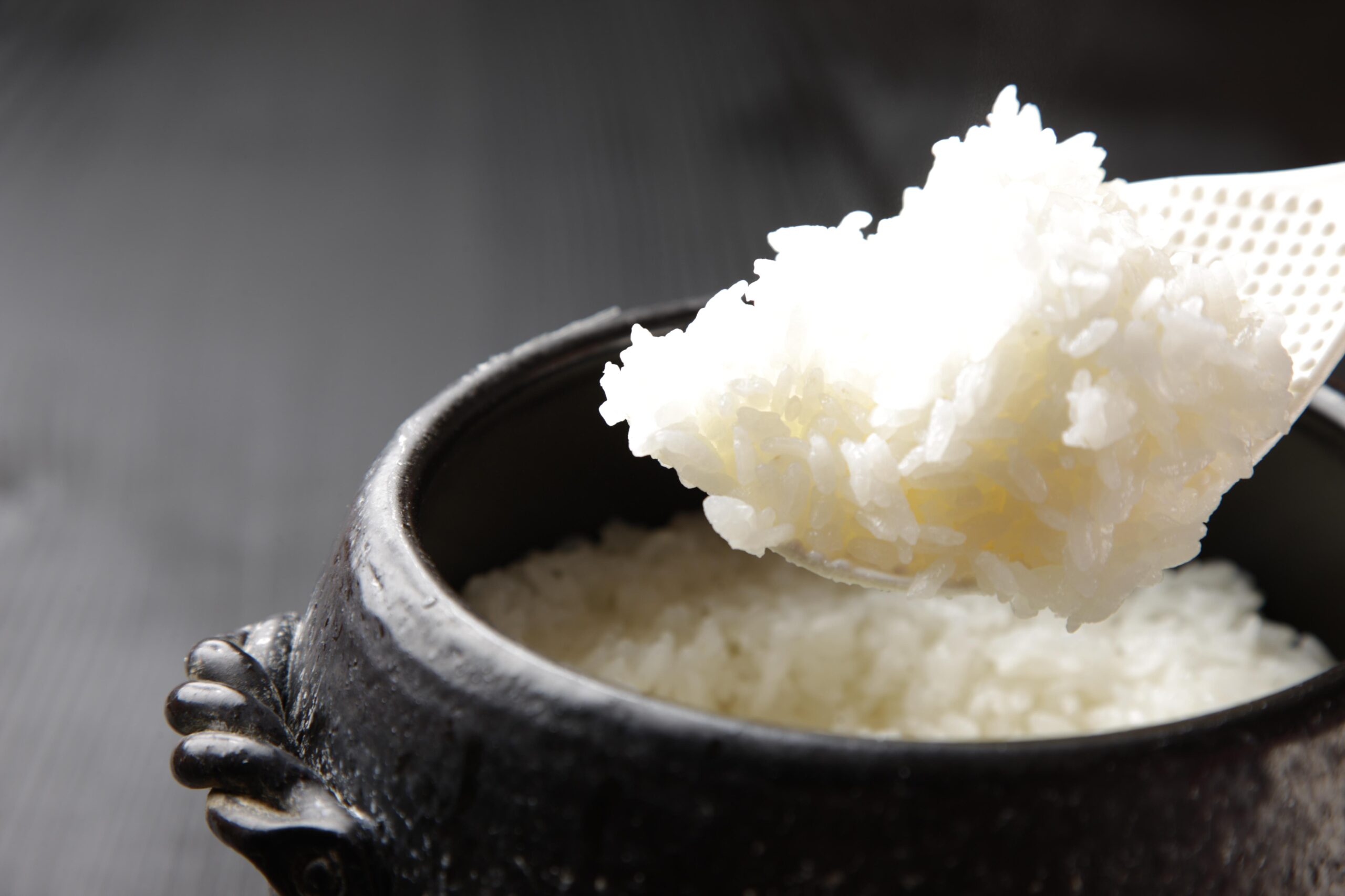 mixing sushi rice without mash